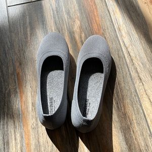 Gray Cushionaire Tyra flats. Size 7 and 1/2. Never worn.